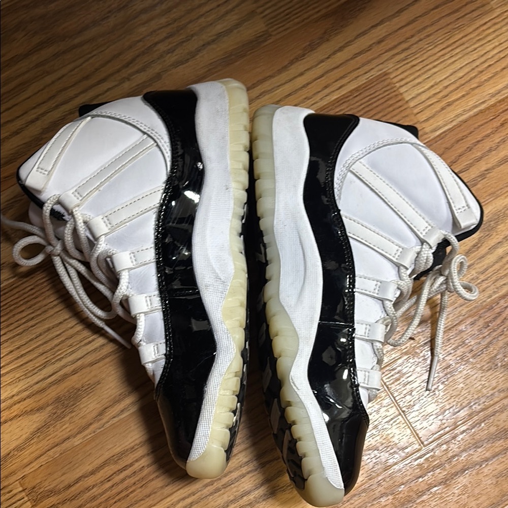 Jordan 11 - Picture 2 of 6